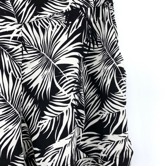 H&M Black White Floral Palm Leaf High Waist Shorts - Picture 3 of 6